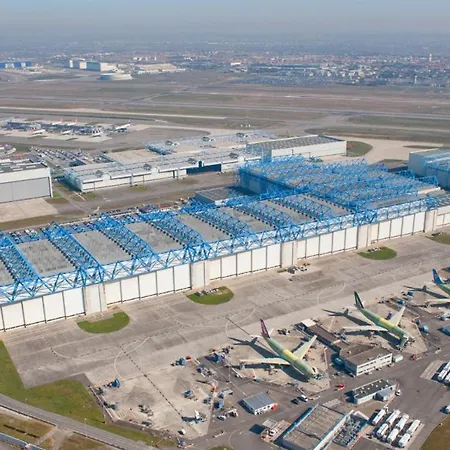 Apartamento Charming One Bedroom Apartment, - Pres Des Commerces Et Tram Fibre Wifi, Airbus Meet Super Location