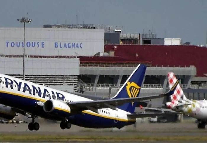 Appartement Charming One Bedroom Apartment, - Pres Des Commerces Et Tram Fibre Wifi, Airbus Meet Super Location