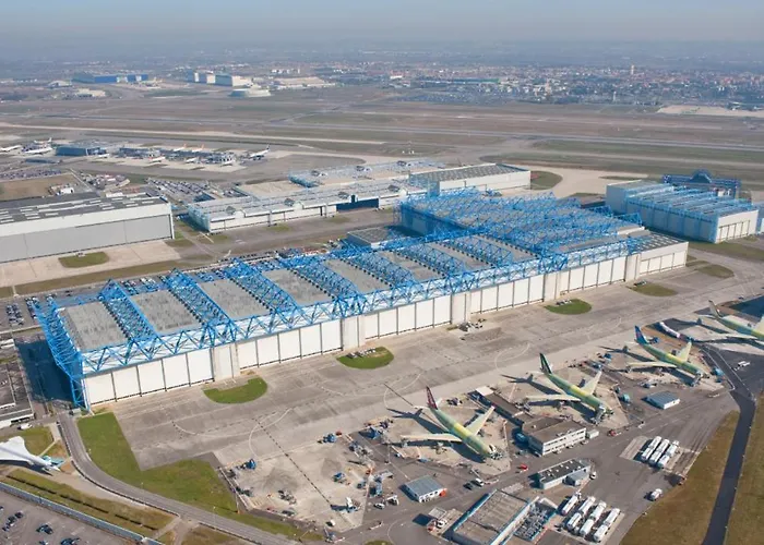 Appartement Charming One Bedroom Apartment, - Pres Des Commerces Et Tram Fibre Wifi, Airbus Meet Super Location